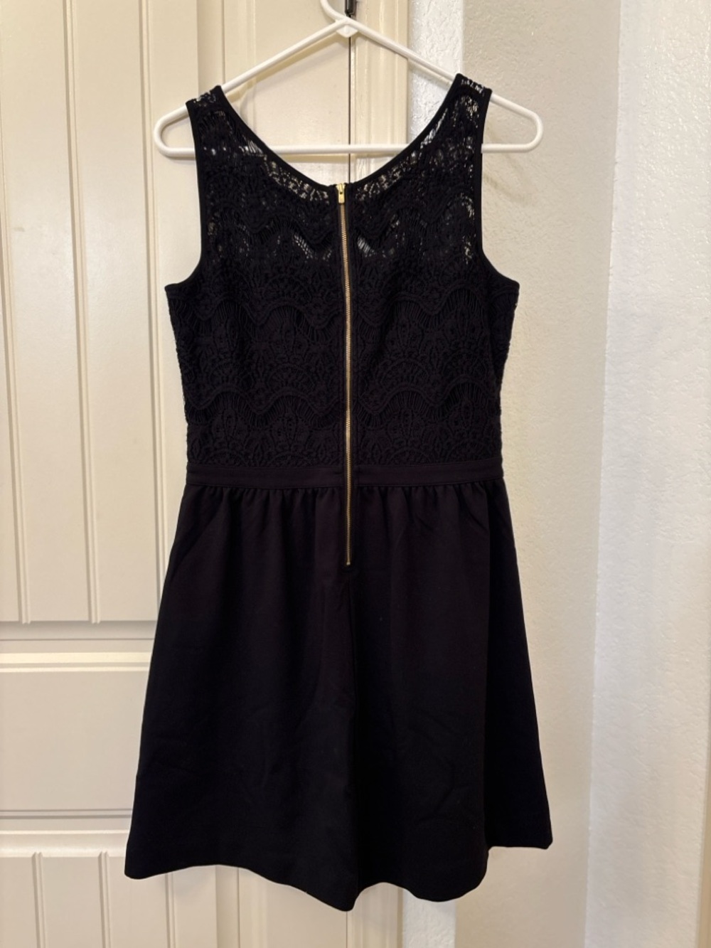 Lilly Pulitzer Black Lace Fit & Flare Dress Medium Sleeveless Scalloped Zip Back - Picture 2 of 4